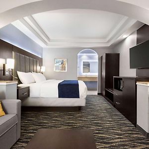 Days Inn & Suites By Wyndham Houston Hobby Airport
