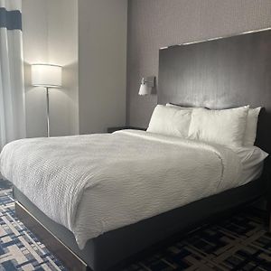 Tradition Queen Room Mobility or hearing accessible